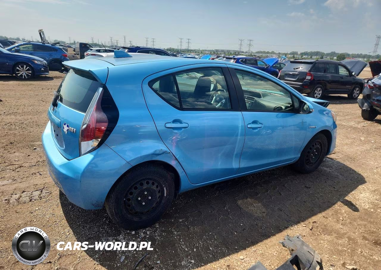 2016 Toyota Prius C One VIN:JTDKDTB30G1126045 - 3