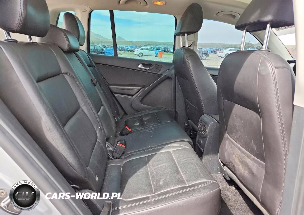 2017 Volkswagen Tiguan Sport VIN:WVGUV7AX0HK022552 - 10