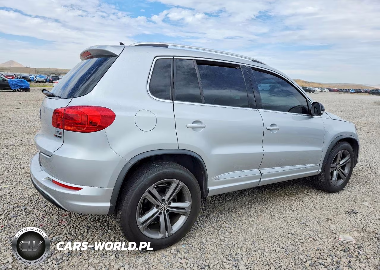 2017 Volkswagen Tiguan Sport VIN:WVGUV7AX0HK022552 - 3