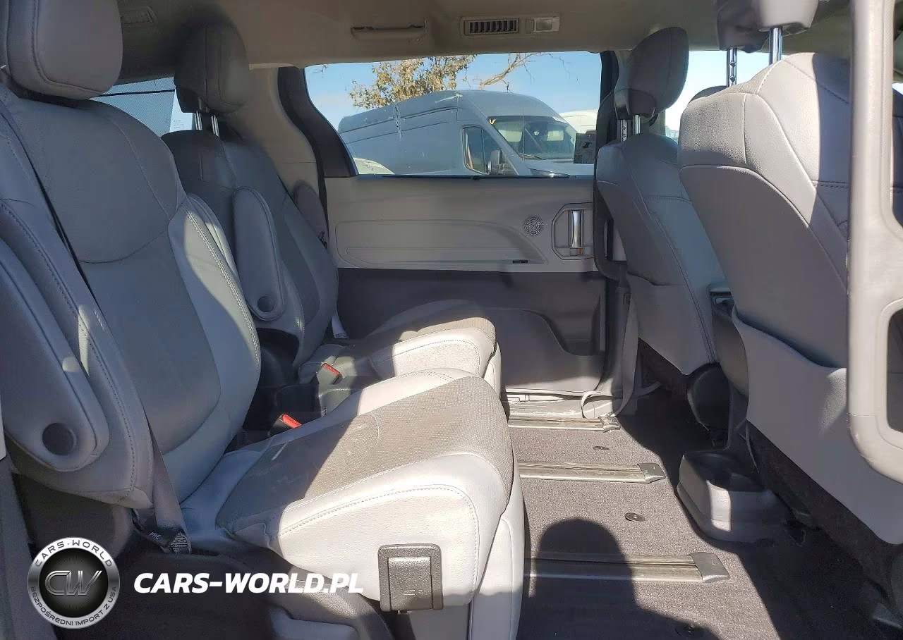 2024 Toyota Sienna Limited 7-Passenger VIN:5TDZSKFC3RS143081 - 11