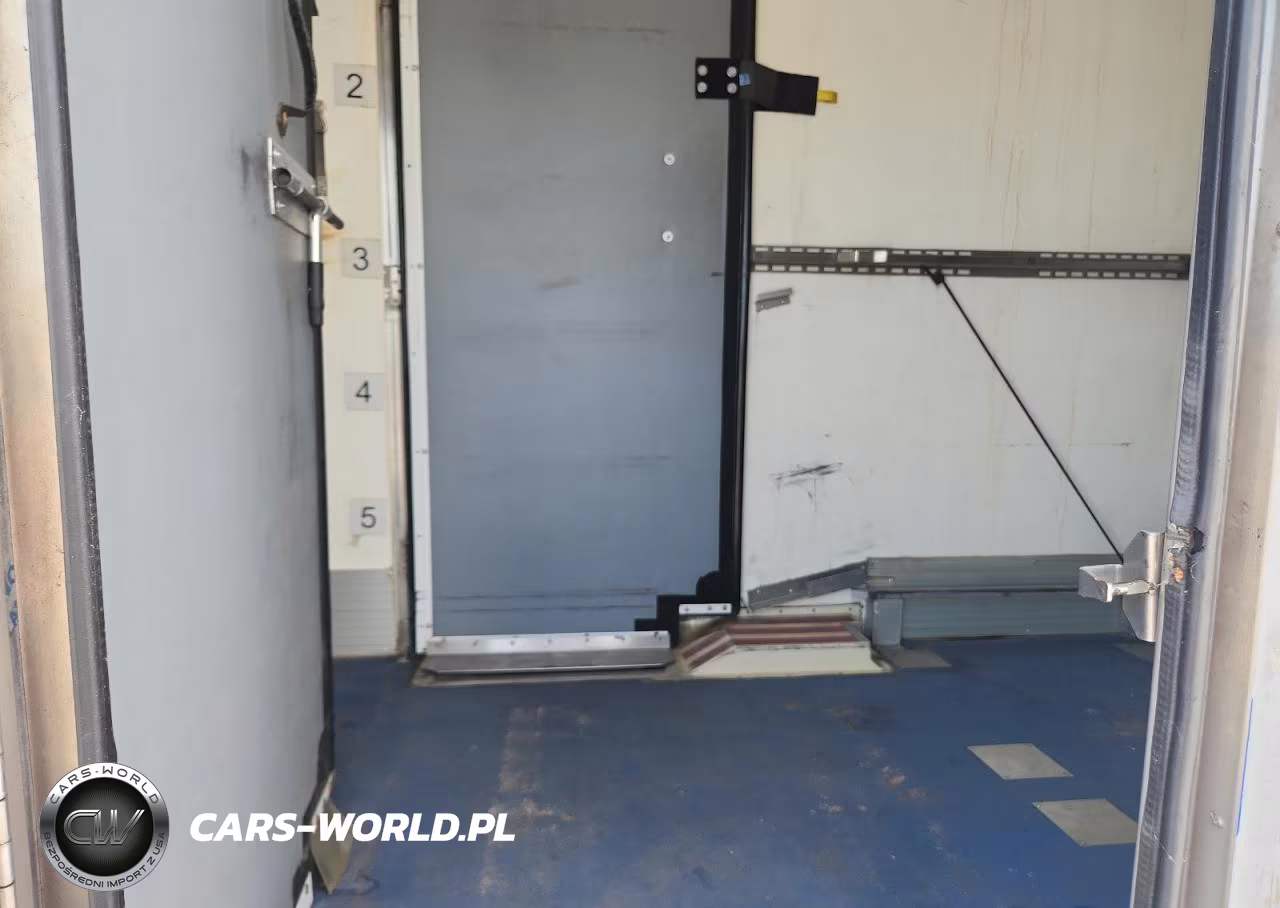2020 Ford Transit Delivery Truck VIN:1FDBW5Z85LKA75553 - 10