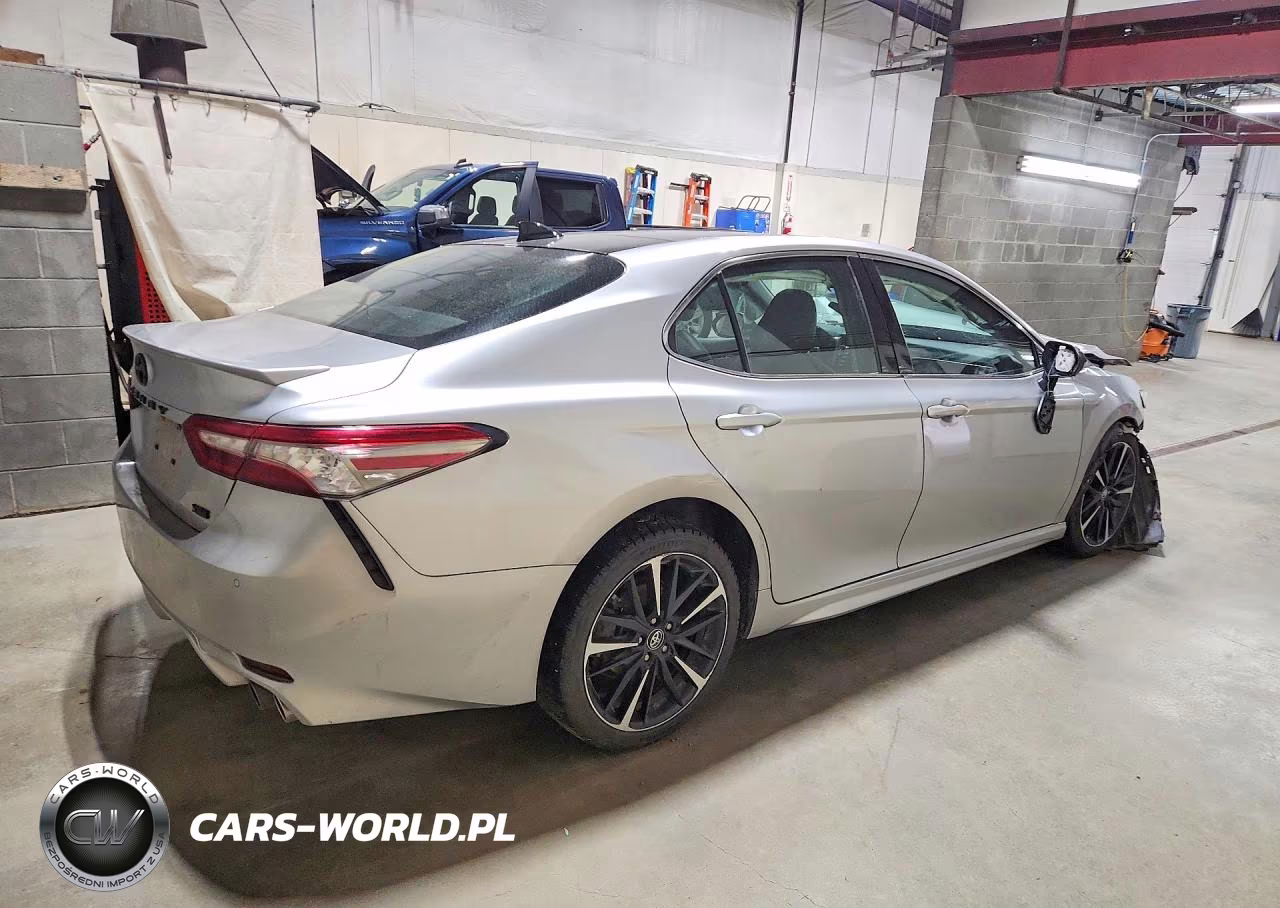 2018 Toyota Camry Xse VIN:4T1B61HK6JU006667 - 3