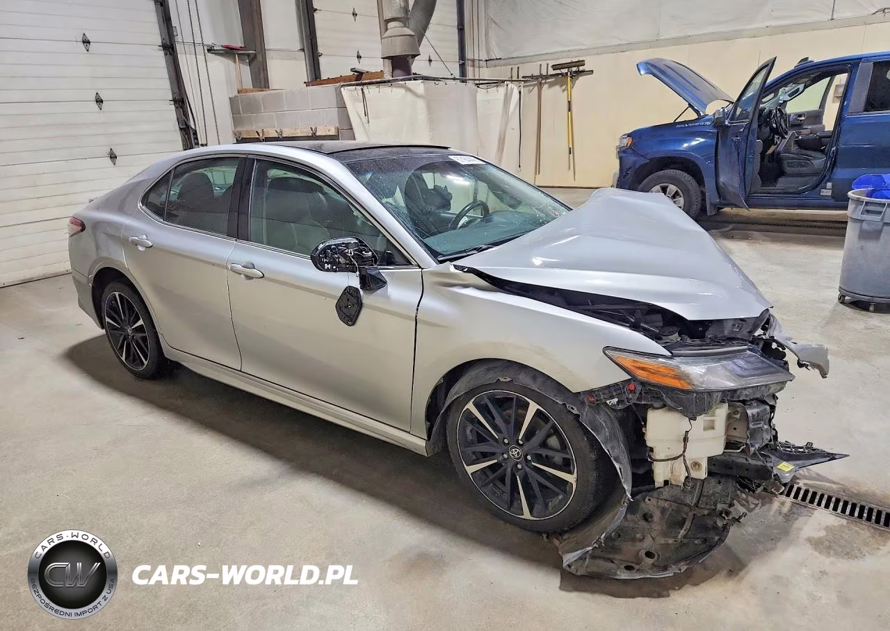 2018 Toyota Camry Xse VIN:4T1B61HK6JU006667 - 4