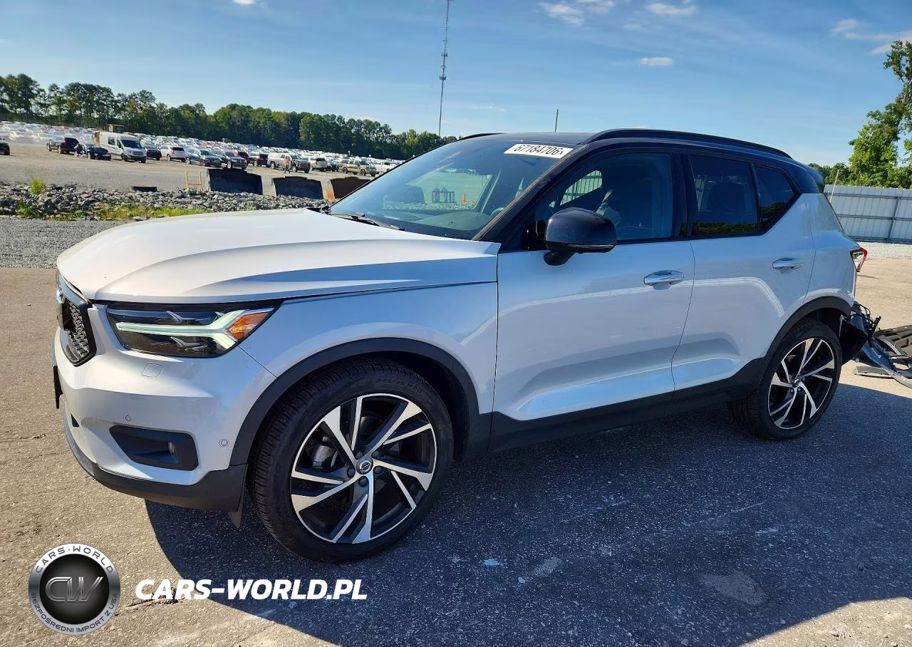 2021 Volvo Xc40 T5 R-Design VIN:YV4162UM2M2592858 - 1