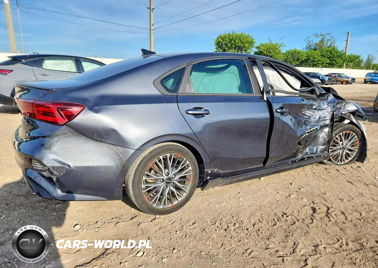 2023 Kia Forte Gt Line VIN:3KPF54AD0PE638786 - 3