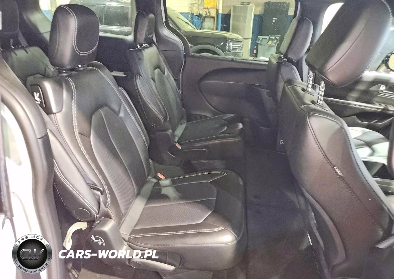 2026 Chrysler Pacifica Select VIN:2C4RC1BG2TR204341 - 11
