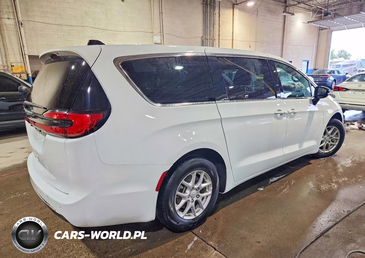 2026 Chrysler Pacifica Select VIN:2C4RC1BG2TR204341 - 3