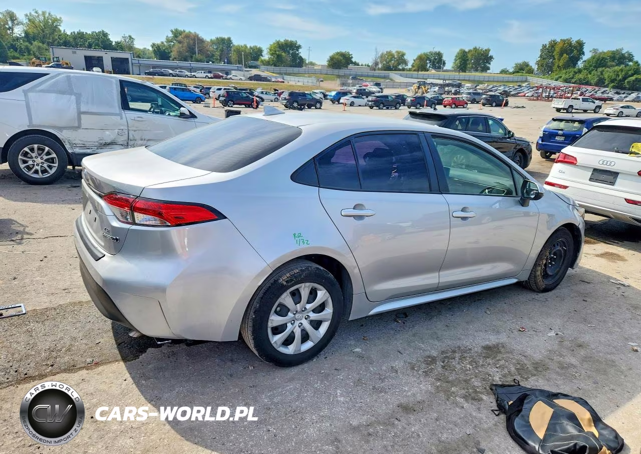 2023 Toyota Corolla Hybrid Le VIN:JTDBCMFEXPJ003809 - 3
