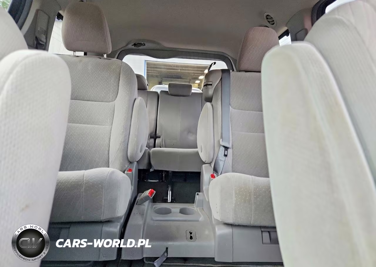 2018 Toyota Sienna Le VIN:5TDKZ3DC9JS951042 - 10