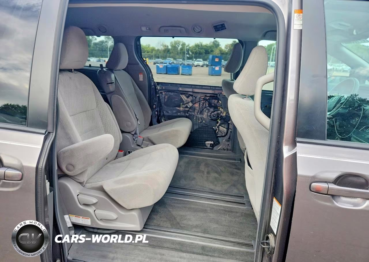 2018 Toyota Sienna Le VIN:5TDKZ3DC9JS951042 - 11