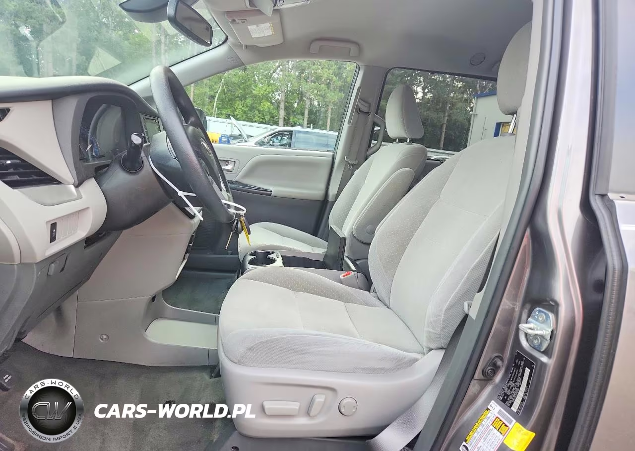 2018 Toyota Sienna Le VIN:5TDKZ3DC9JS951042 - 7