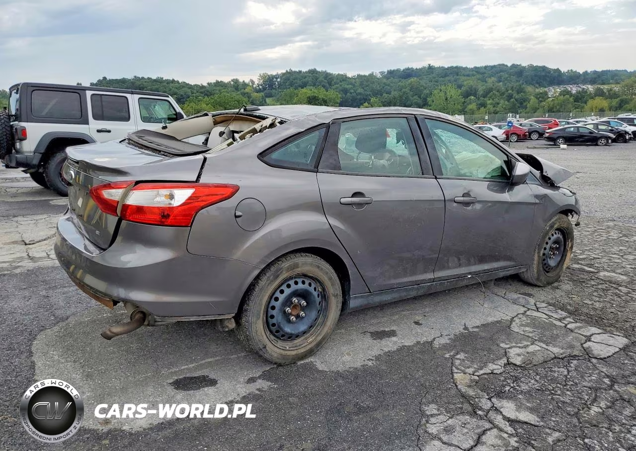 2012 Ford Focus Se VIN:1FAHP3F2XCL186695 - 3
