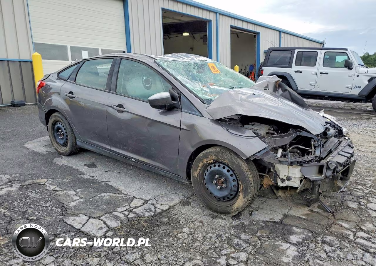 2012 Ford Focus Se VIN:1FAHP3F2XCL186695 - 4