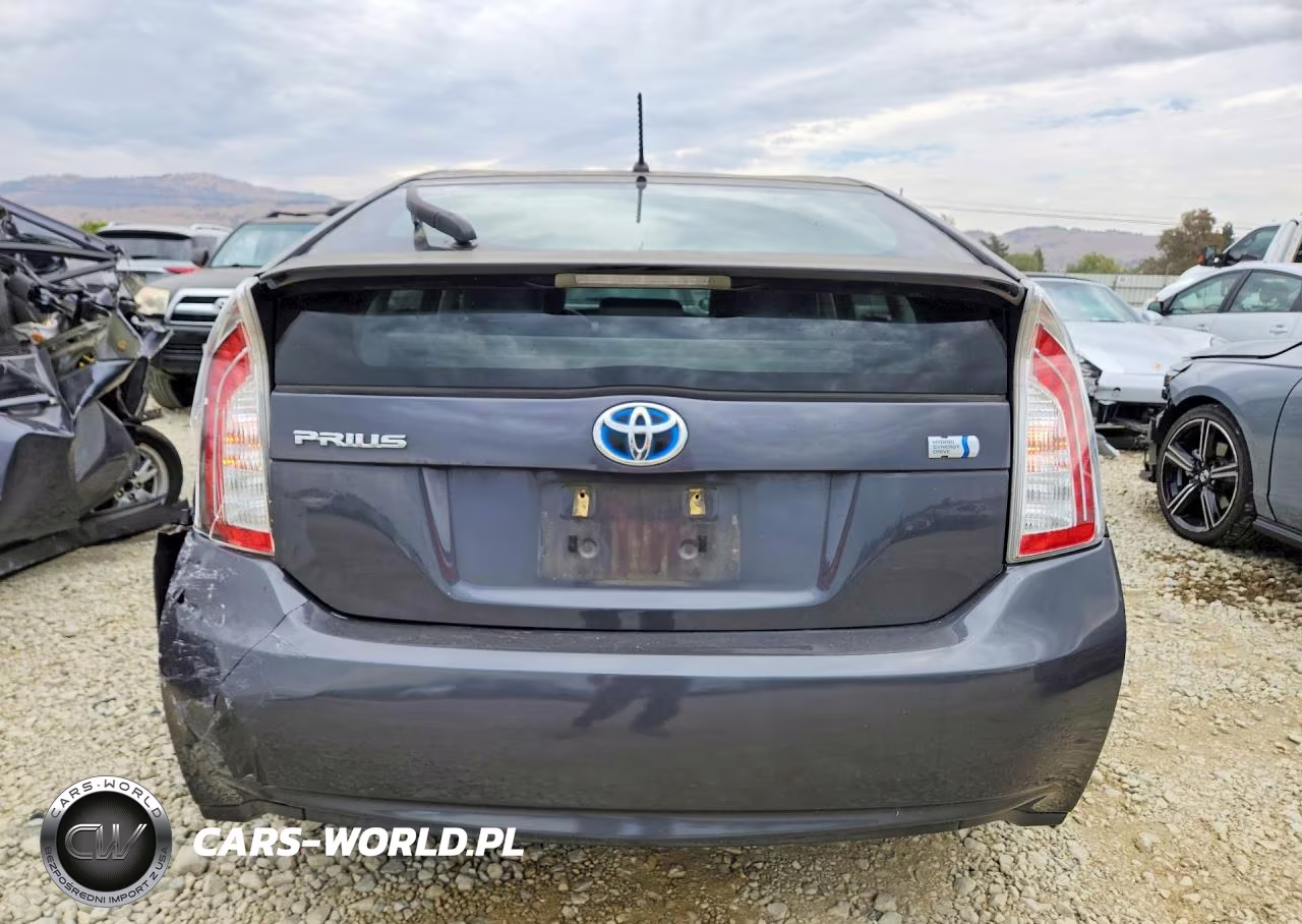 2013 Toyota Prius Two VIN:JTDKN3DU8D5564514 - 6