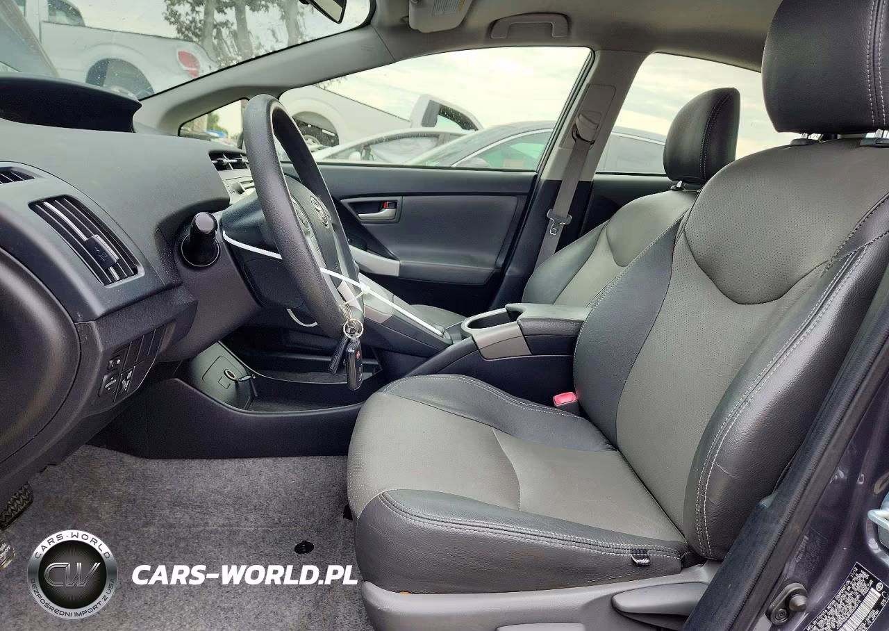 2013 Toyota Prius Two VIN:JTDKN3DU8D5564514 - 7