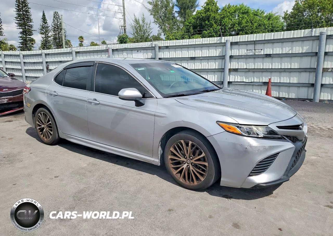 2018 Toyota Camry Se VIN:4T1B11HK6JU117900 - 4