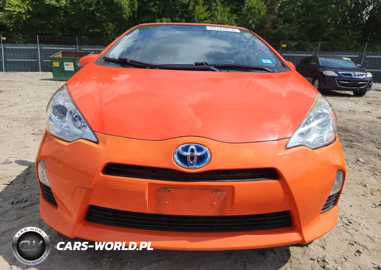 2014 Toyota Prius C Two VIN:JTDKDTB33E1085987 - 5