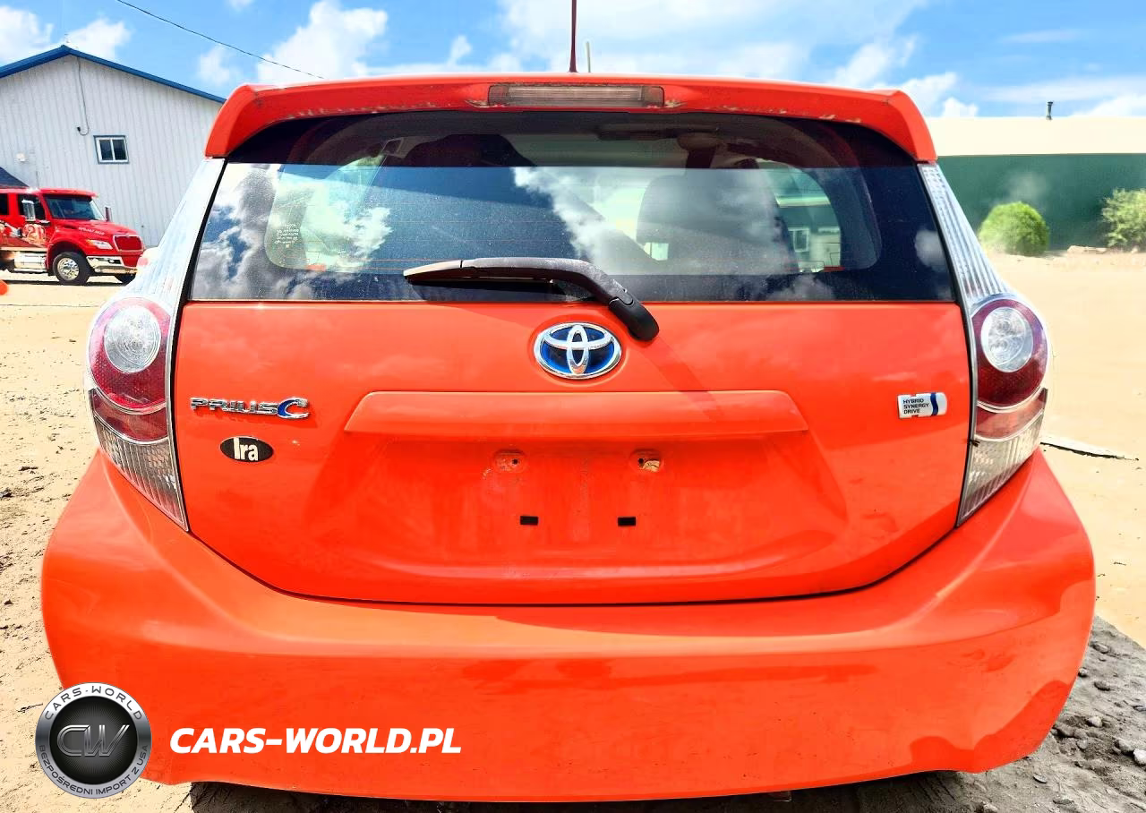 2014 Toyota Prius C Two VIN:JTDKDTB33E1085987 - 6