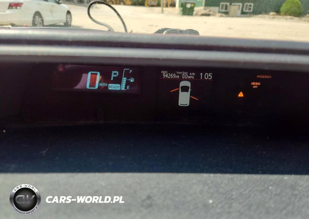 2014 Toyota Prius C Two VIN:JTDKDTB33E1085987 - 9