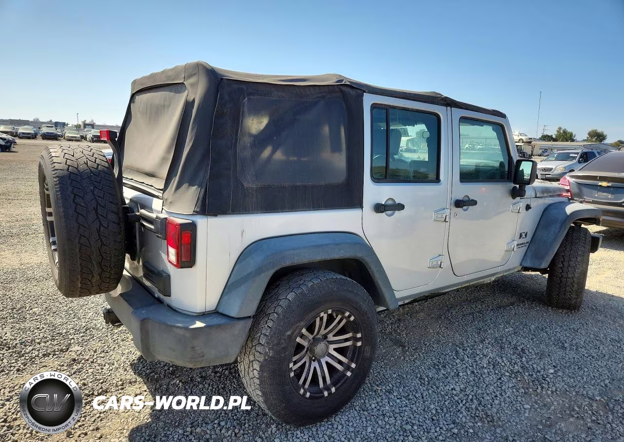 2009 Jeep Wrangler Unlimited X VIN:1J4GB39189L745252 - 3