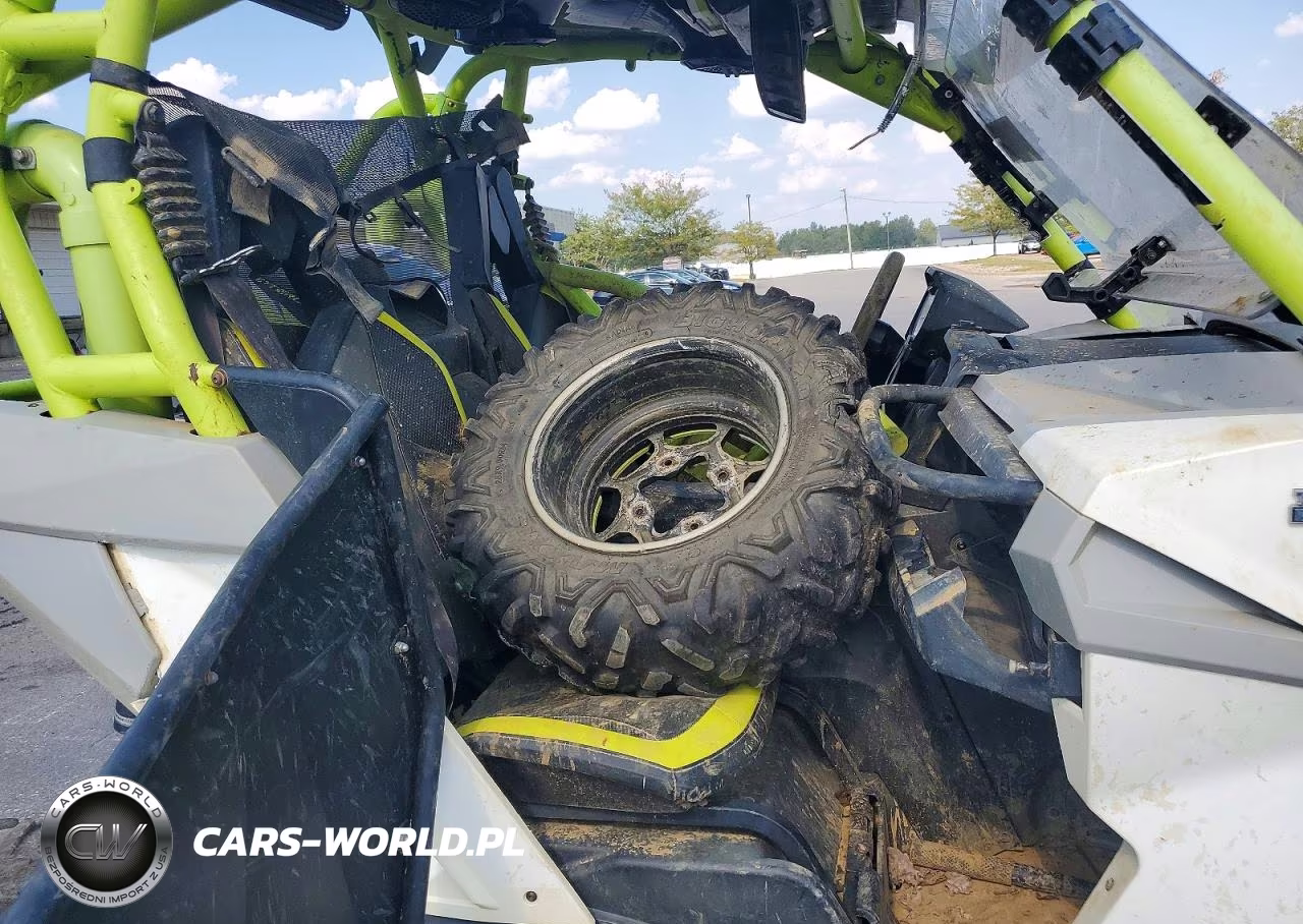 2015 Can-Am Maverick Utility Vehicle VIN:3JBPDAR2XFJ003639 - 5