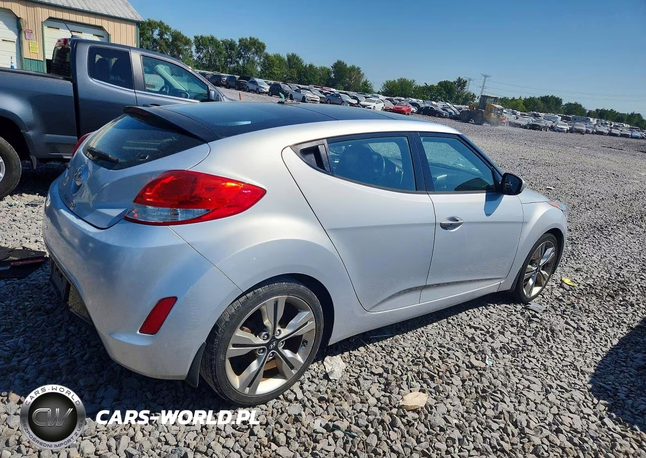 2017 Hyundai Veloster Value Edition VIN:KMHTC6ADXHU316658 - 3