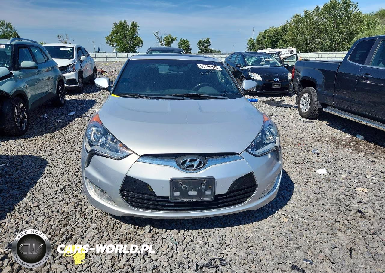 2017 Hyundai Veloster Value Edition VIN:KMHTC6ADXHU316658 - 5