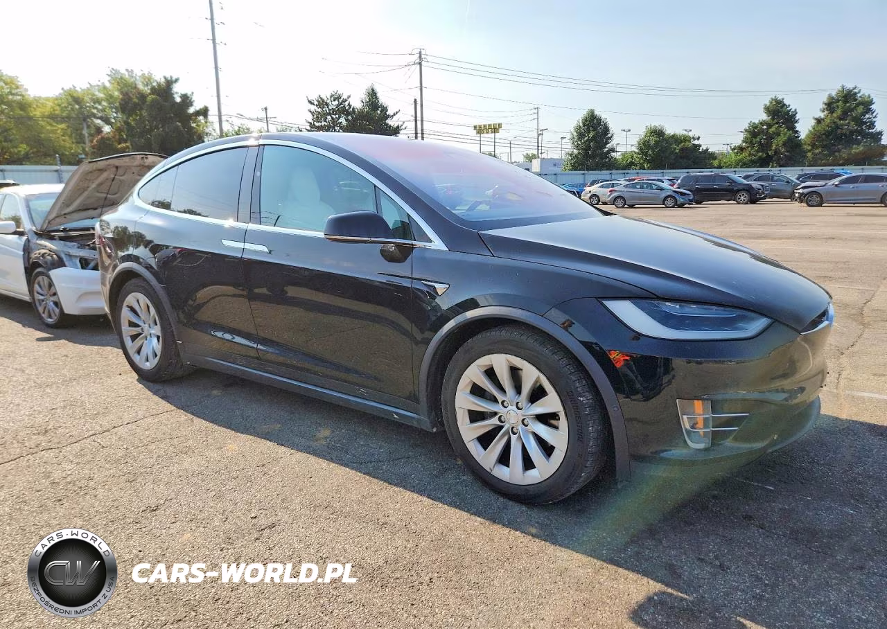 2017 Tesla Model X VIN:5YJXCAE24HF050290 - 4