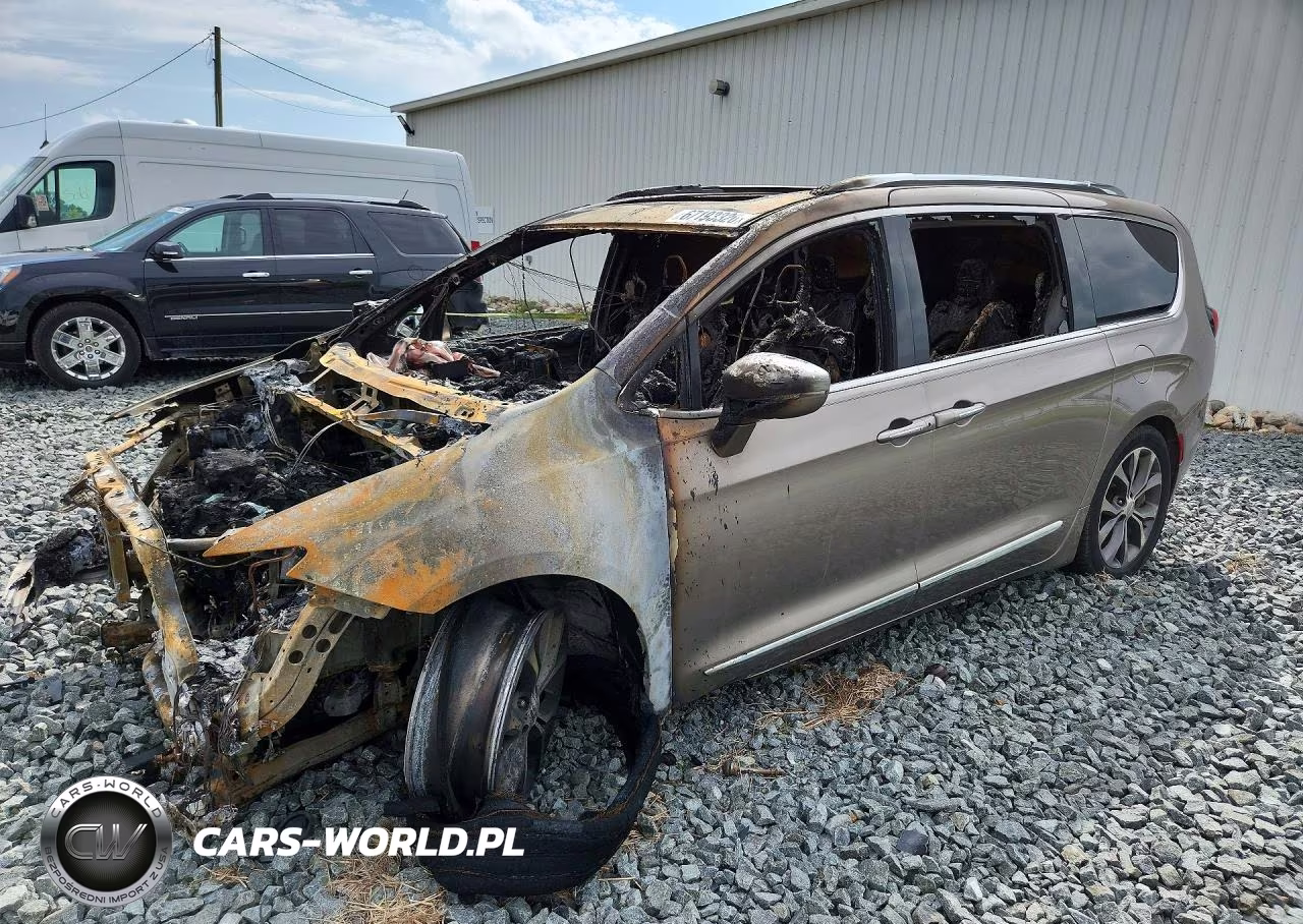 2018 Chrysler Pacifica Limited VIN:2C4RC1GG2JR104326 - 1