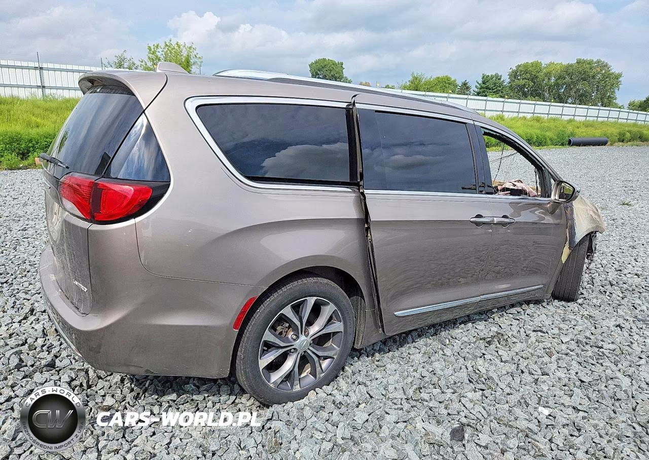 2018 Chrysler Pacifica Limited VIN:2C4RC1GG2JR104326 - 3