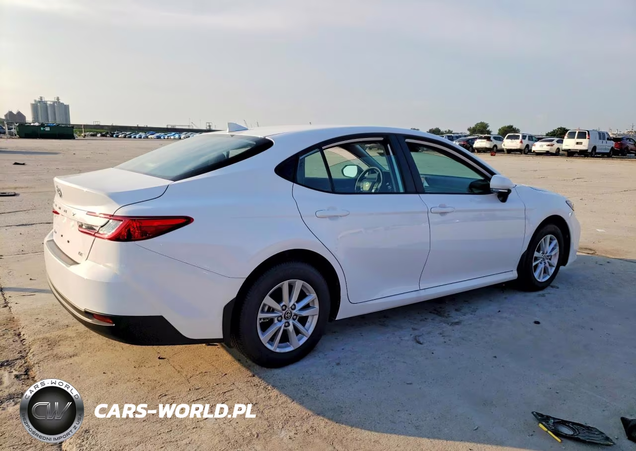 2026 Toyota Camry Le VIN:4T1DAACKXTU753559 - 3