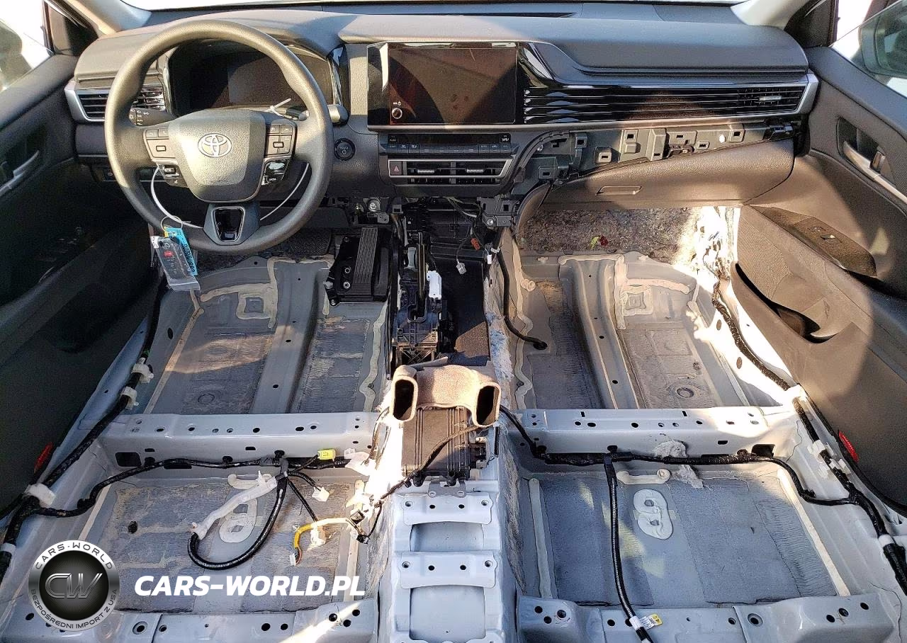 2026 Toyota Camry Le VIN:4T1DAACKXTU753559 - 8