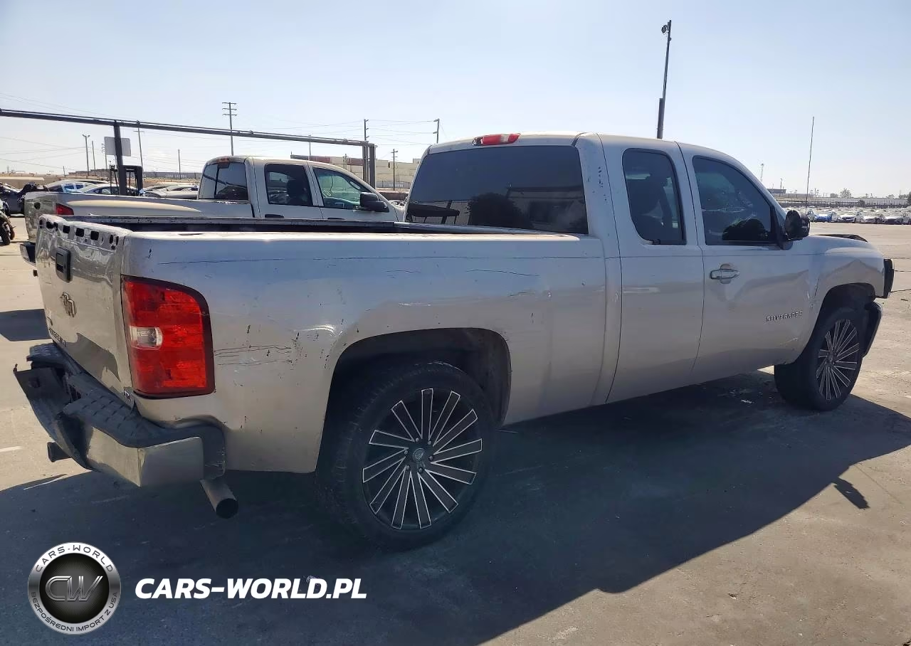 2008 Chevrolet Silverado C1500 VIN:2GCEC190081204139 - 3