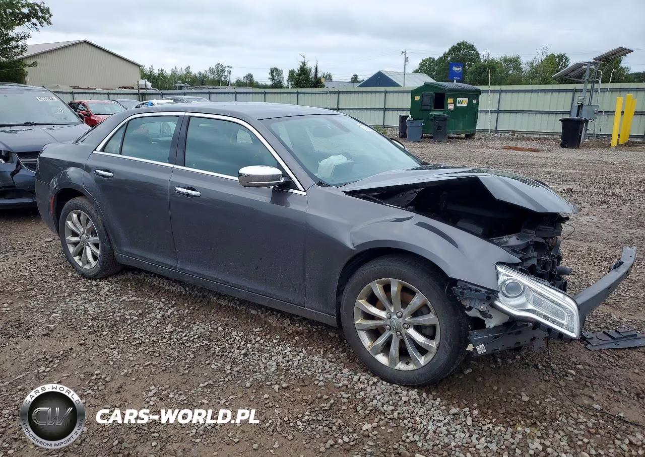 2018 Chrysler 300 Limited VIN:2C3CCAKG8JH137788 - 4