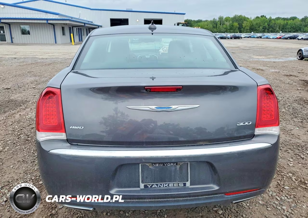 2018 Chrysler 300 Limited VIN:2C3CCAKG8JH137788 - 6