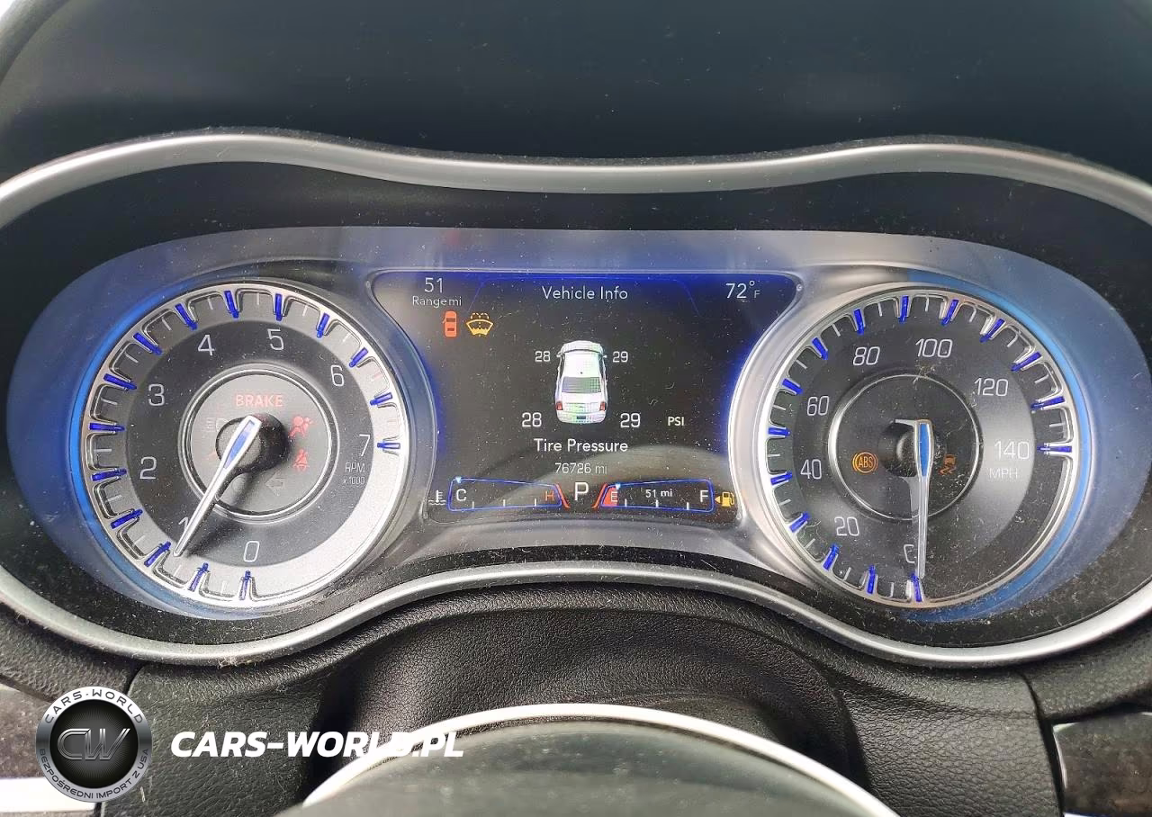 2018 Chrysler 300 Limited VIN:2C3CCAKG8JH137788 - 9