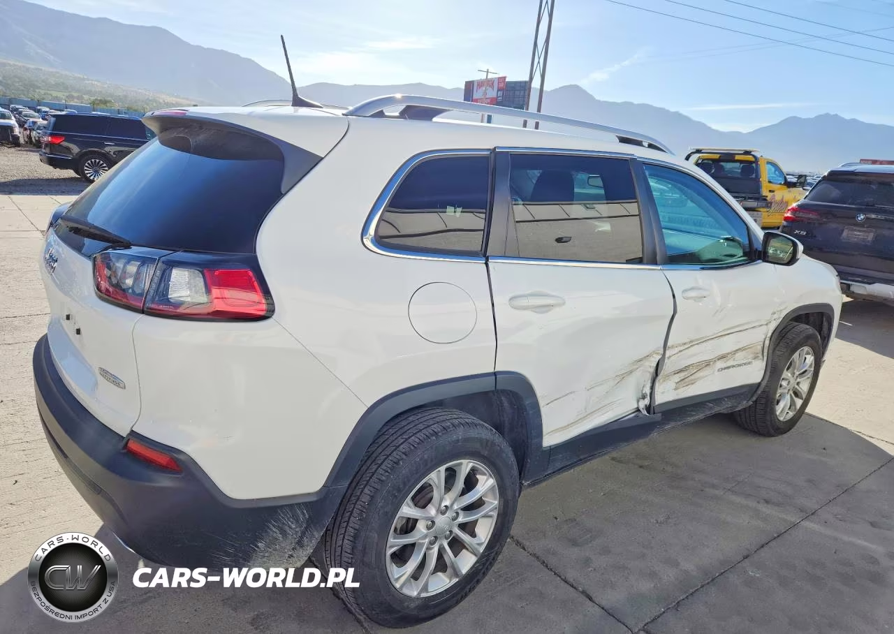 2019 Jeep Cherokee Latitude VIN:1C4PJMCX3KD342856 - 3
