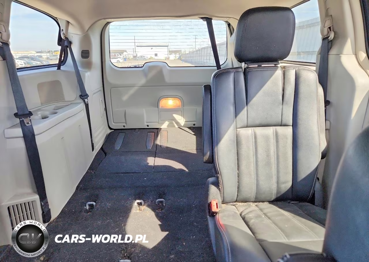 2013 Chrysler Town & Country Touring VIN:2C4RC1BG7DR674608 - 10