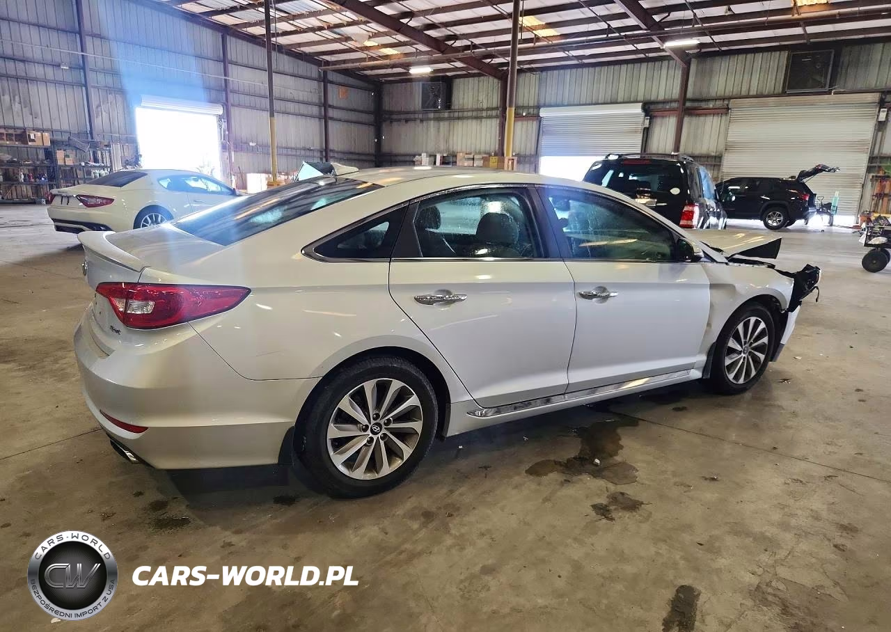 2015 Hyundai Sonata Sport VIN:5NPE34AF1FH182696 - 3