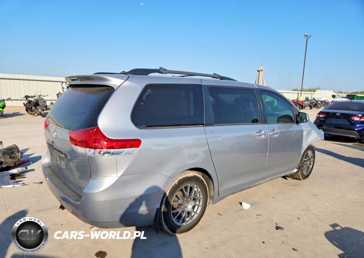 2014 Toyota Sienna Le VIN:5TDKK3DC1ES430875 - 3