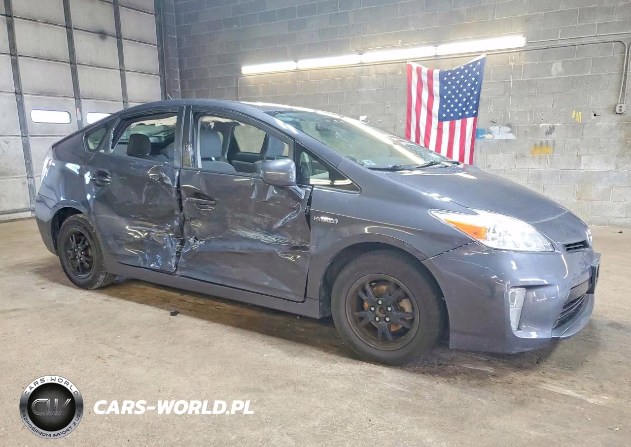 2015 Toyota Prius Two VIN:JTDKN3DU0F0438146 - 4