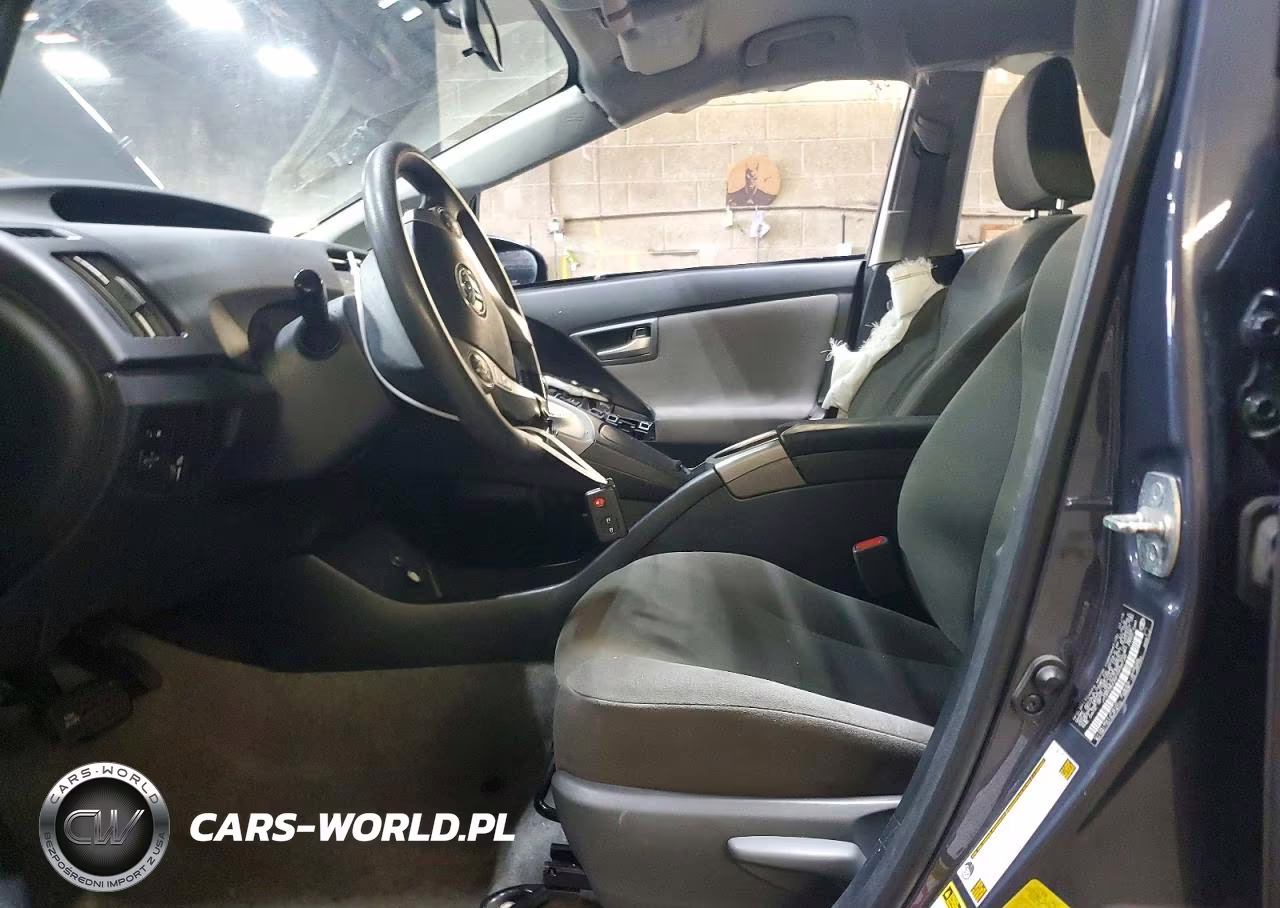 2015 Toyota Prius Two VIN:JTDKN3DU0F0438146 - 7
