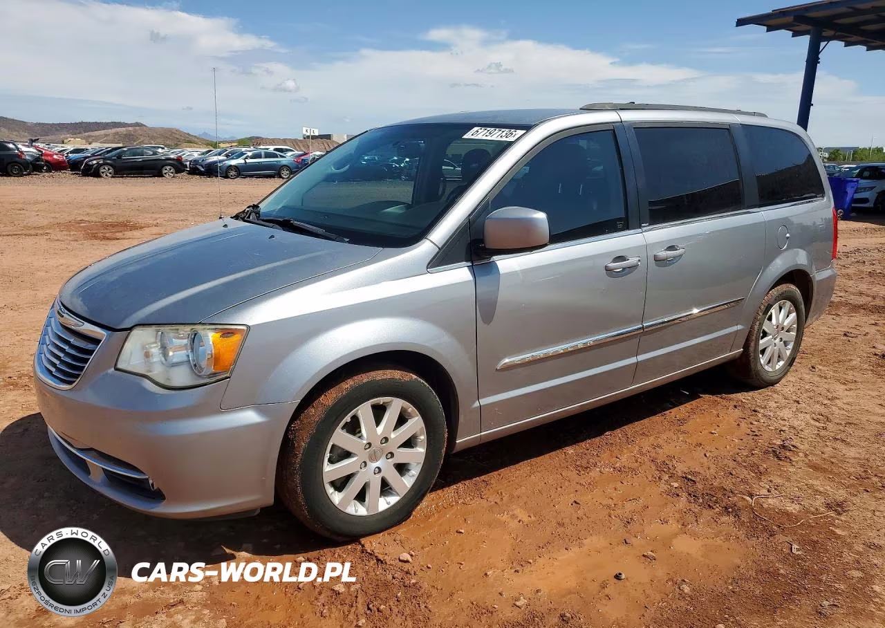 2013 Chrysler Town & Country Touring – zdjęcie 1 z 12