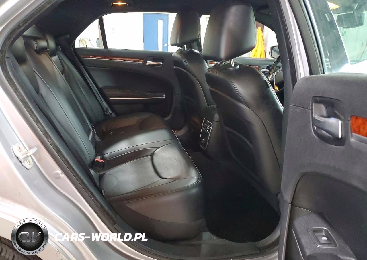 2014 Chrysler 300 VIN:2C3CCAAGXEH375326 - 10