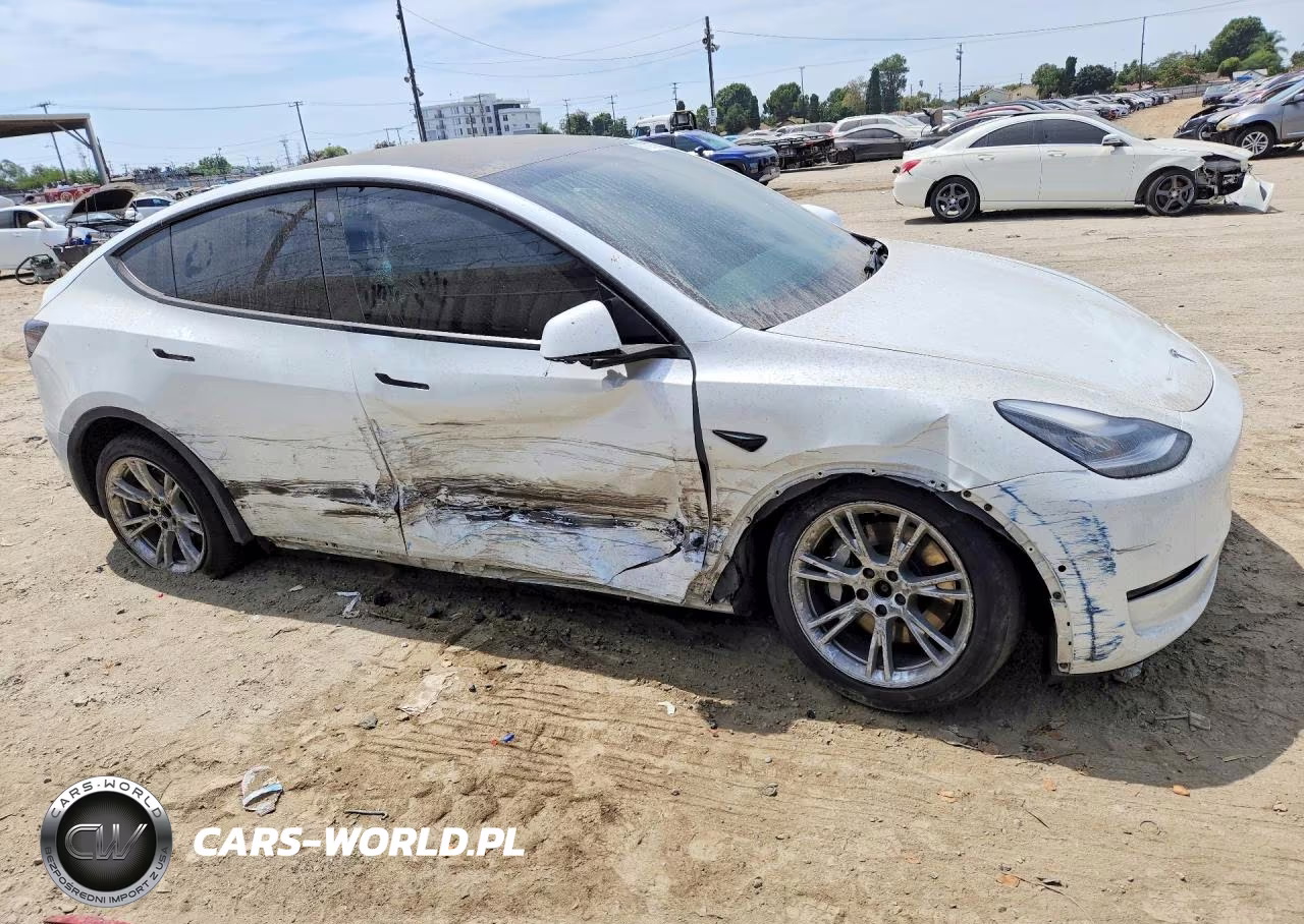 2021 Tesla Model Y VIN:5YJYGDEE4MF086494 - 4