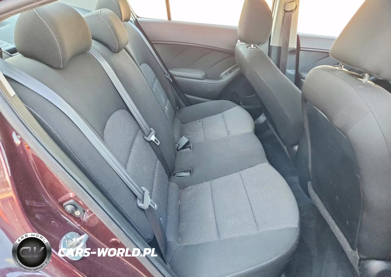 2017 Kia Forte Lx VIN:3KPFK4A7XHE137019 - 10