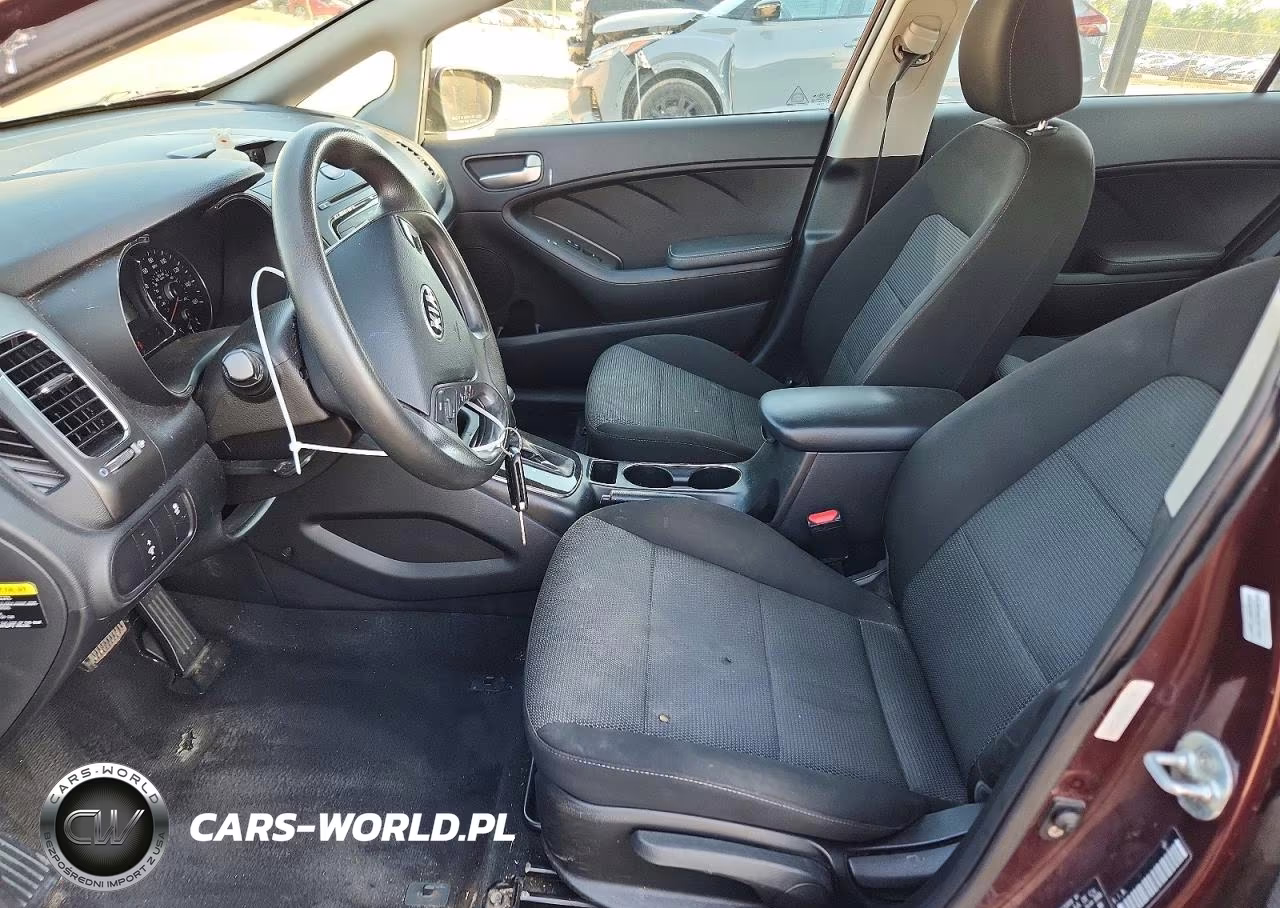 2017 Kia Forte Lx VIN:3KPFK4A7XHE137019 - 7
