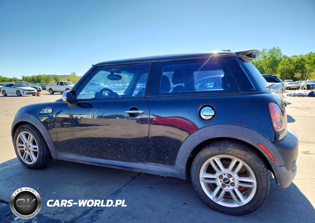 2009 Mini Cooper S VIN:WMWMF73589TT96560 - 2