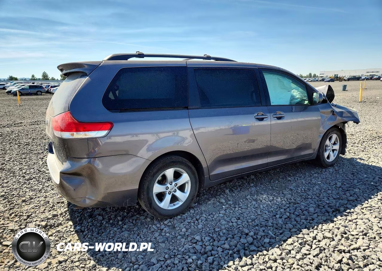 2011 Toyota Sienna Le VIN:5TDKK3DC6BS136108 - 3