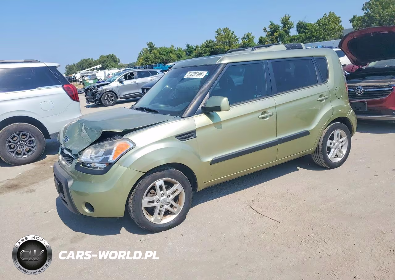 2011 Kia Soul + VIN:KNDJT2A26B7241000 - 1